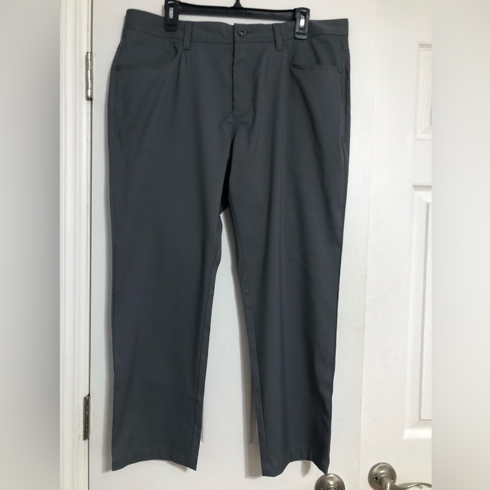 Tommy Bahama Gray Performance men’s Pants Trousers size 38 x 27 golf casual